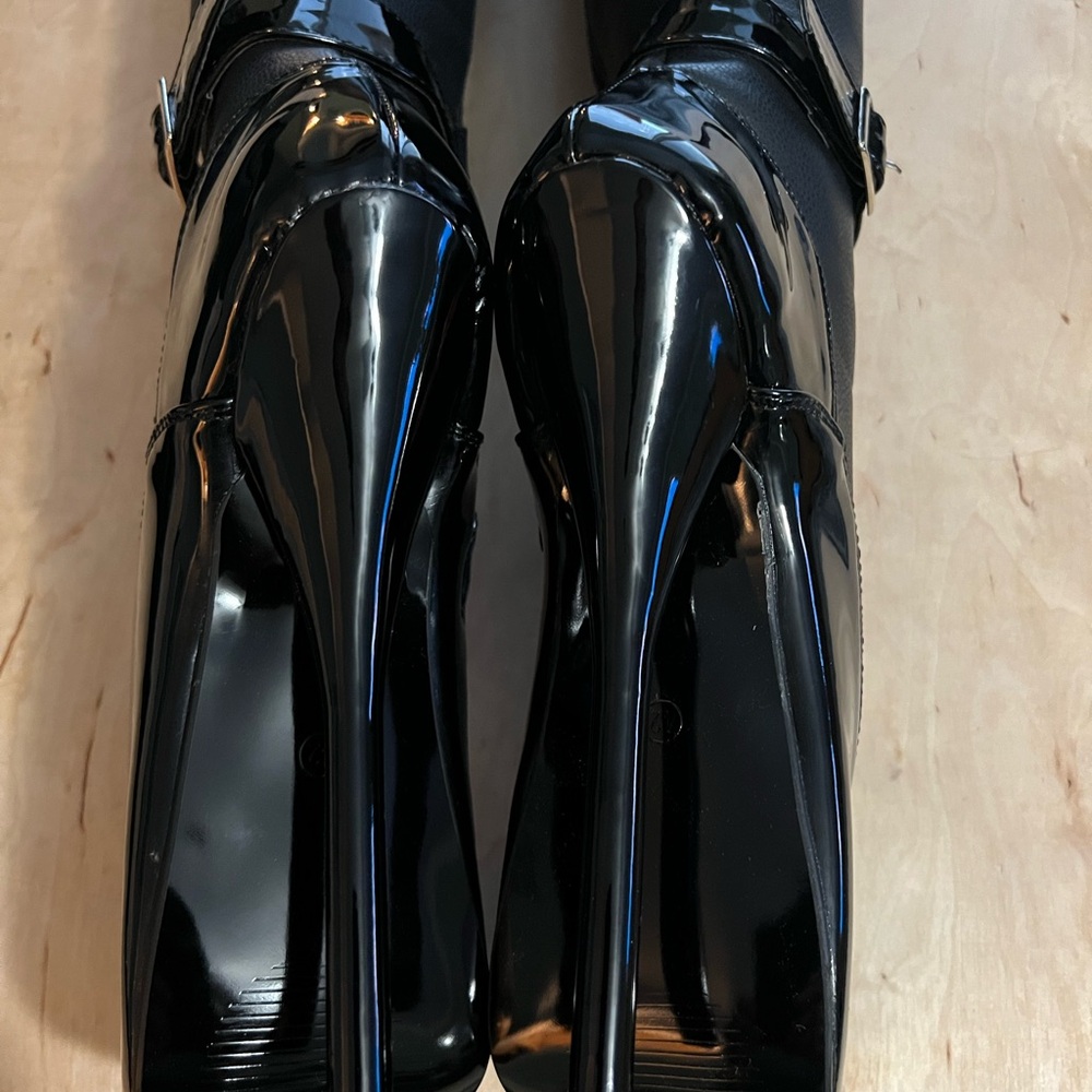 Elegant Black Heeled Boots with Lace-Up Design - Picture 3 of 5